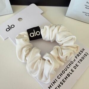 ALO Yoga Cream Hair Scrunchie